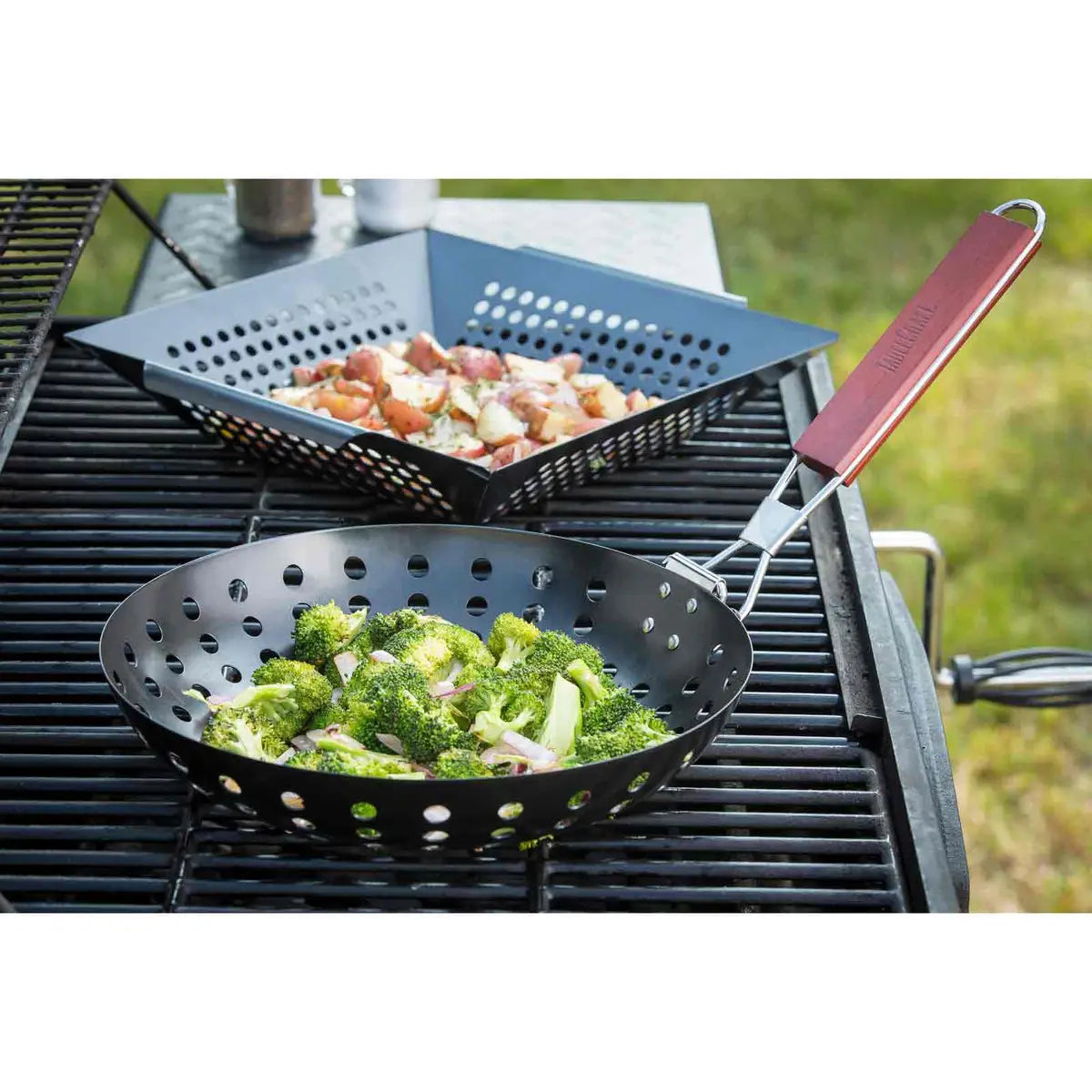 Round Grilling Wok with Handle